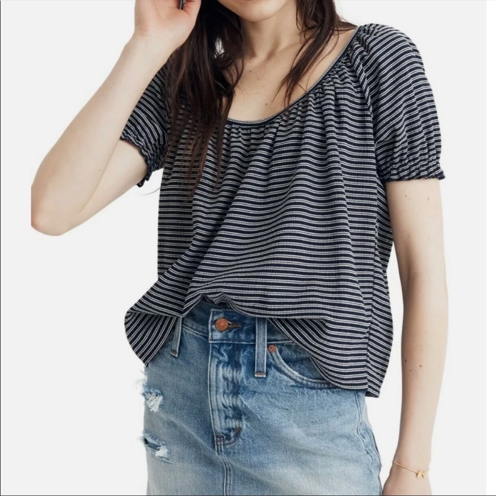 Texture & Thread Madewell puff sleeve T-shirt. Size M.